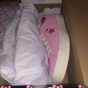Hello Kitty one star converse